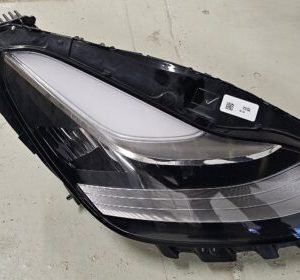 TESLA MODEL 3 HEADLIGHT 1077376-00-C